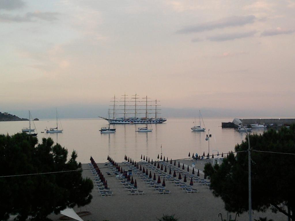 B&B Baia Delle Sirene Giardini Naxos Exterior foto